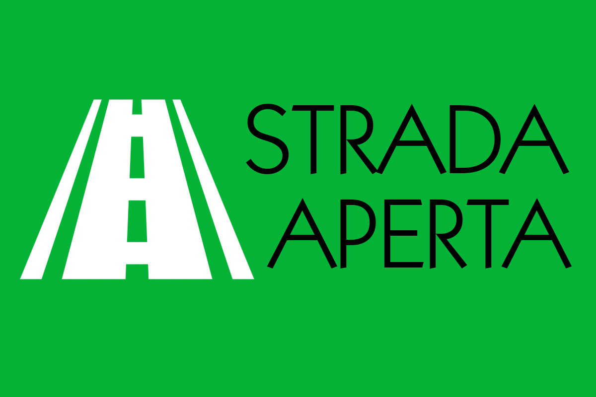 Immagine con sfondo verde e scritto "Strada aperta" e il disegno di una strada bianco